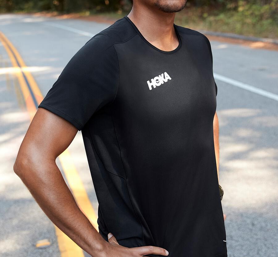 Hoka One One Tops Mens Black - Performance Short Sleeve - 91567PBDE